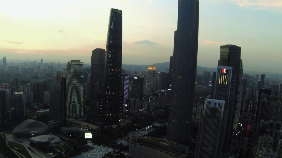 亿航无人机编队飞行助力达沃斯