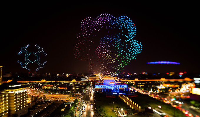 EHang Egret’s 1374 drones dancing over the City Wall of Xi’an, achieving a Guinness World Records title
