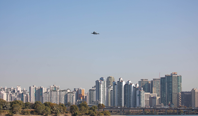 亿航216在首尔市市中心汝矣岛上空完成韩国首飞-1.JPG